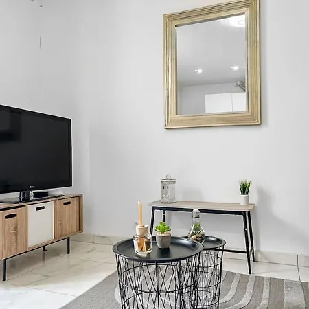 Moderne Et Lumineux A Apartment